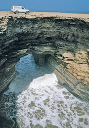 gouffre-d-akhfenir-thumb