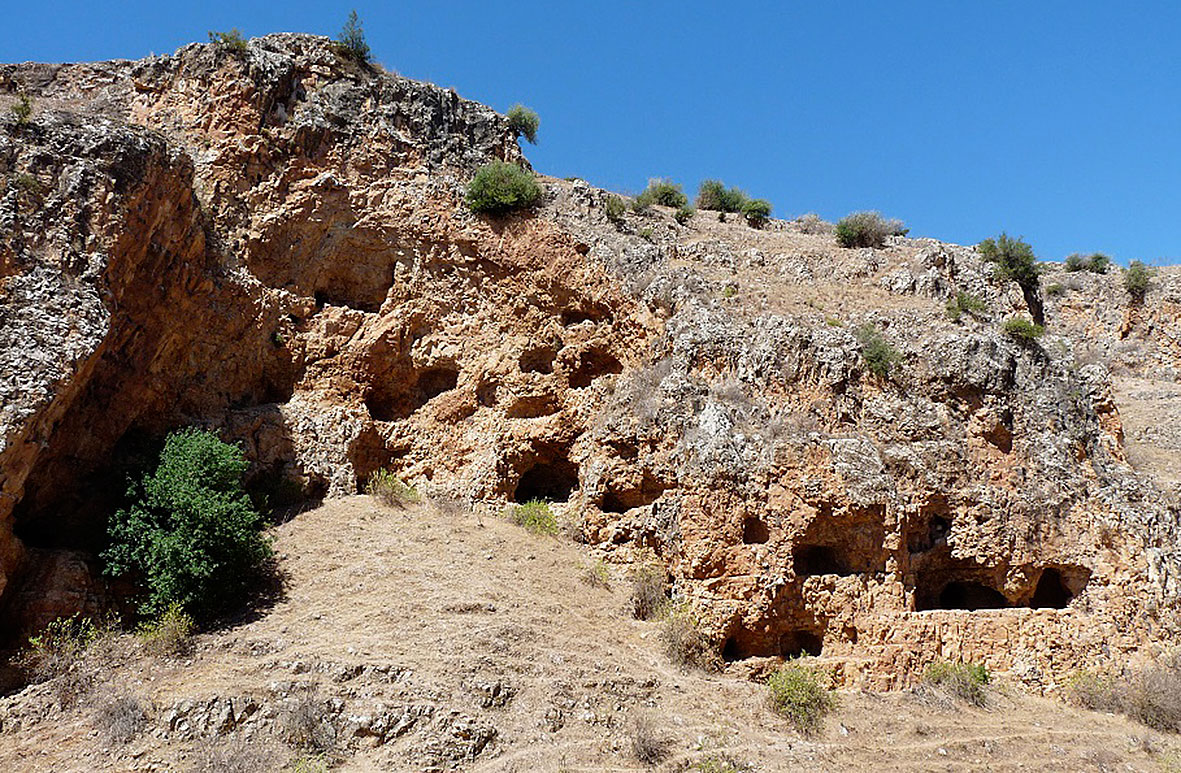 falaises-troglodytes-Chaabat-Sidi-Bou-Knadel